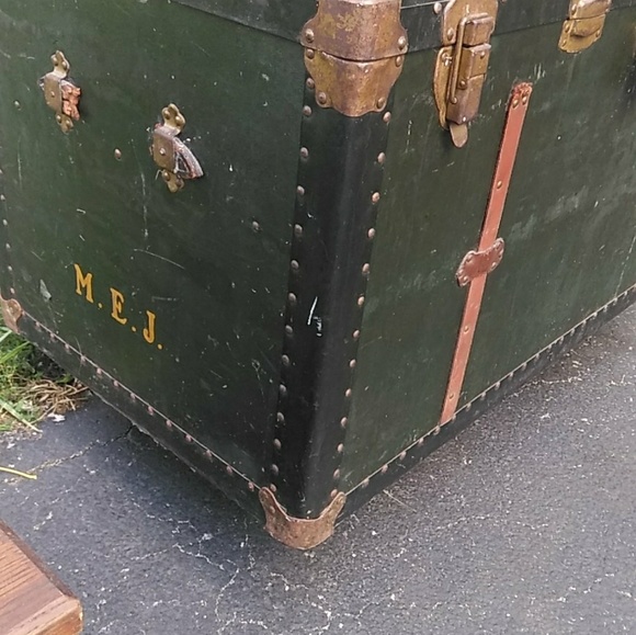 Steamer trunk - Picture 2 of 4